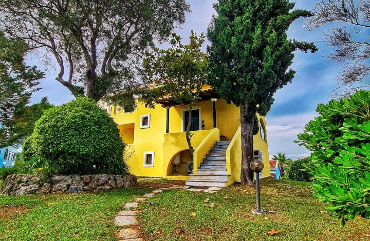 Cento Blu Villa at Govino Bay